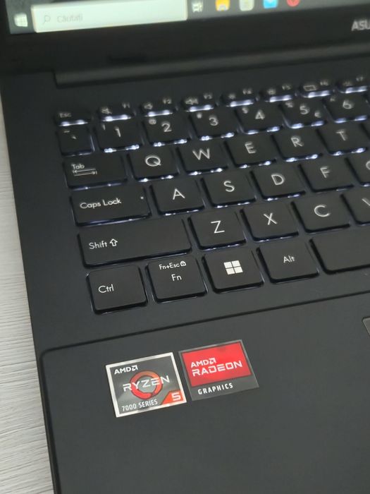 Vand Asus Vivobook ryzen 5 7520u
