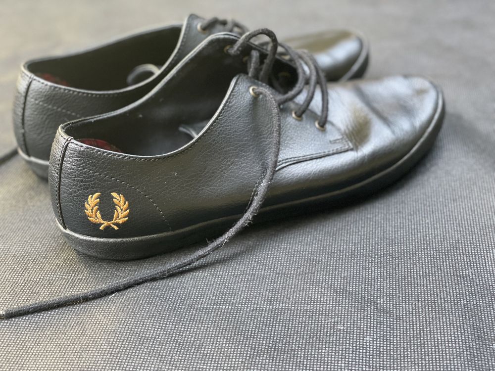 Fred Perry casual  42 (27 cm )