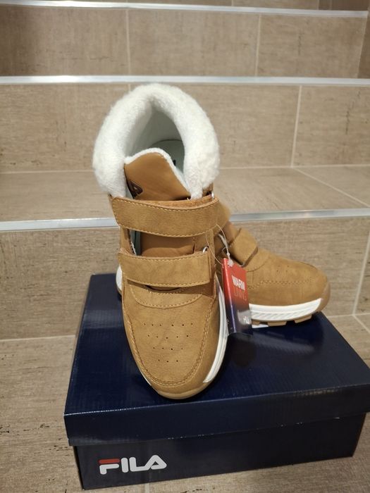 Ghete Noi Fila mărimea 35