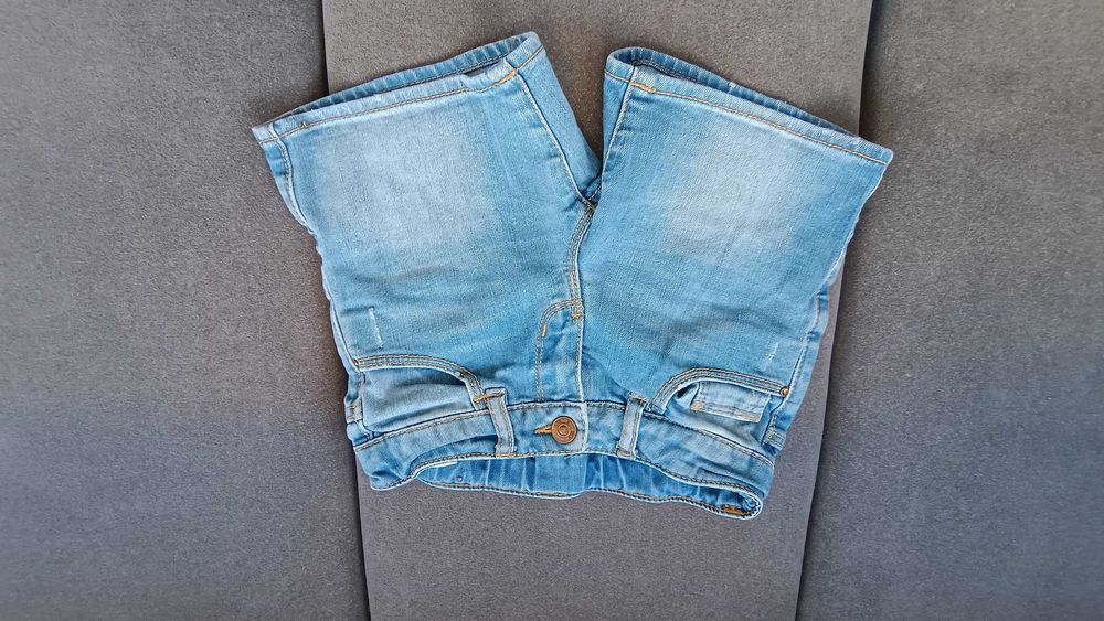 pantaloni scurti, marimea 104, varsta 3-4 ani