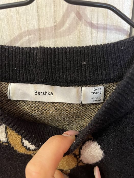 Блуза-половер на марката bershka