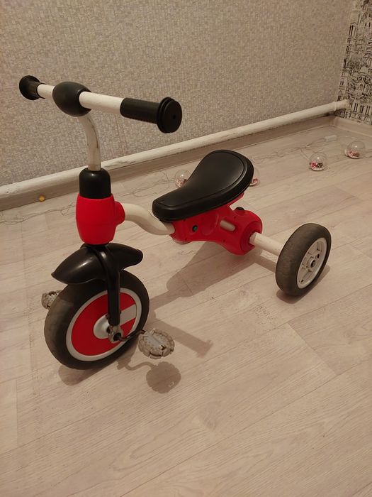 Детский велик и машинка