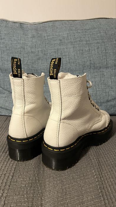 Dr. Martens alb