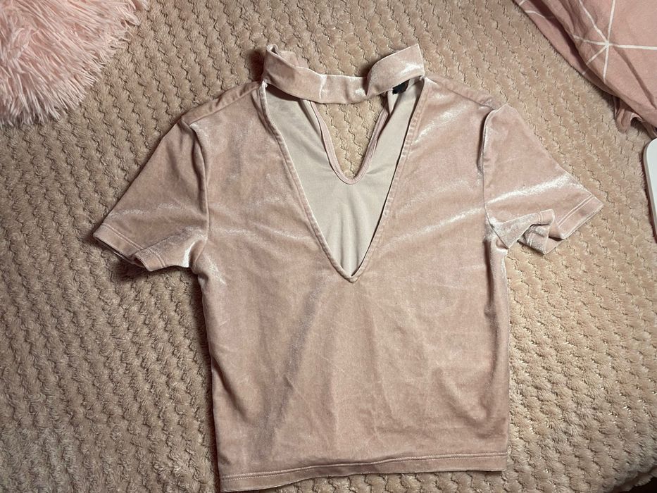 Дамски топове и тениски