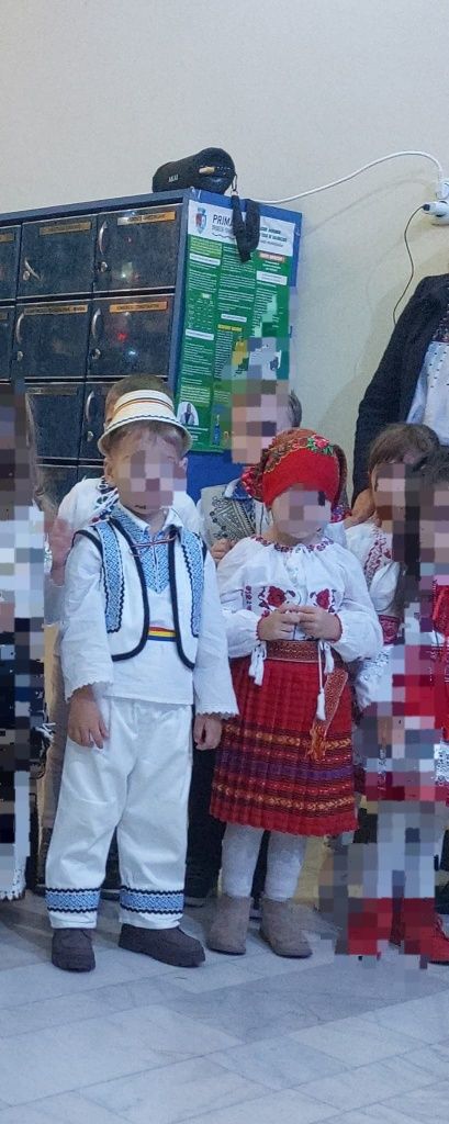 Vand  costume de copii pentru diferite eveninente