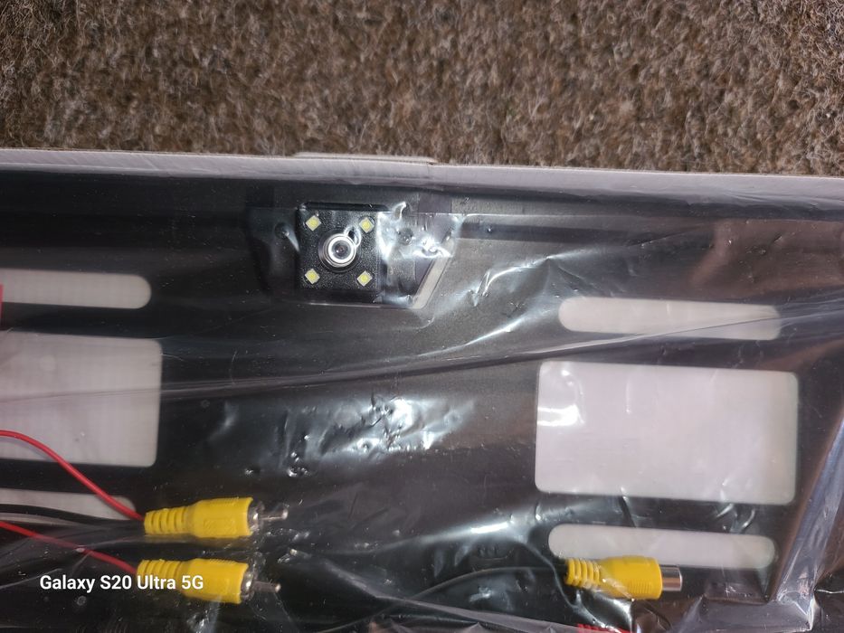 Suport de număr cu camera de luat vederi si oglinda cu  camera de luat