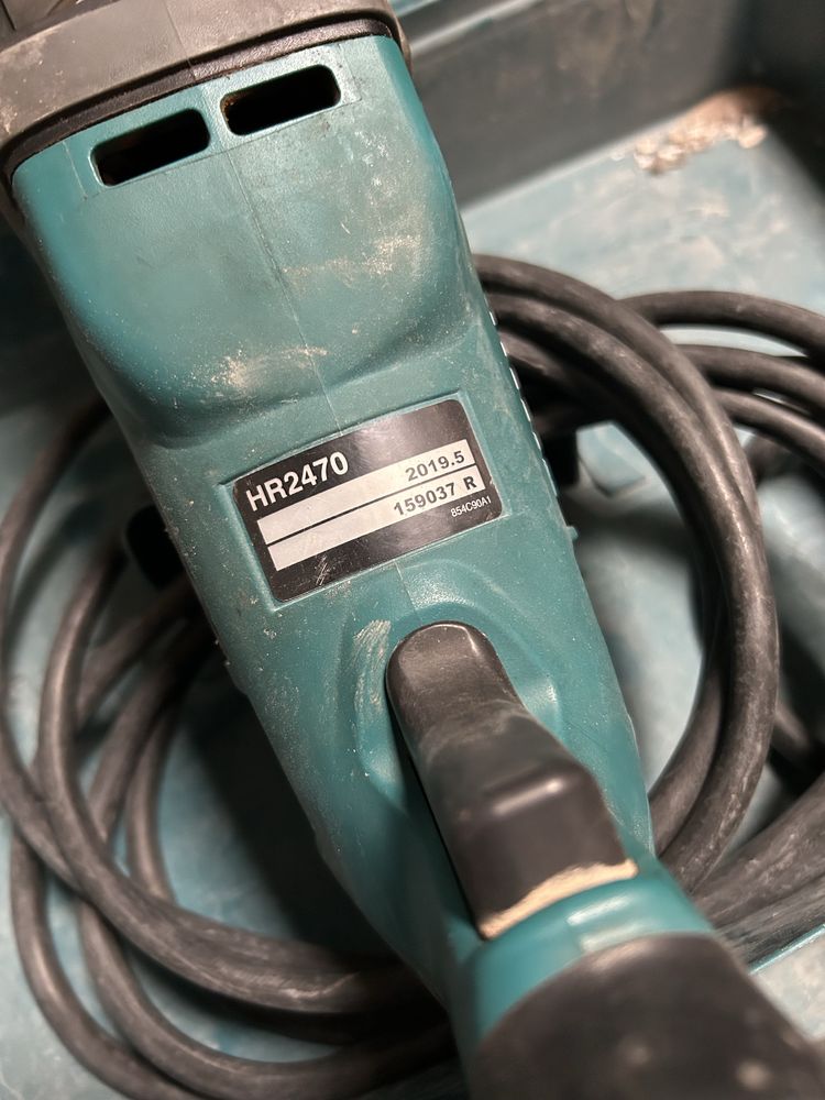Перфоратор Makita HR2470 + куфар