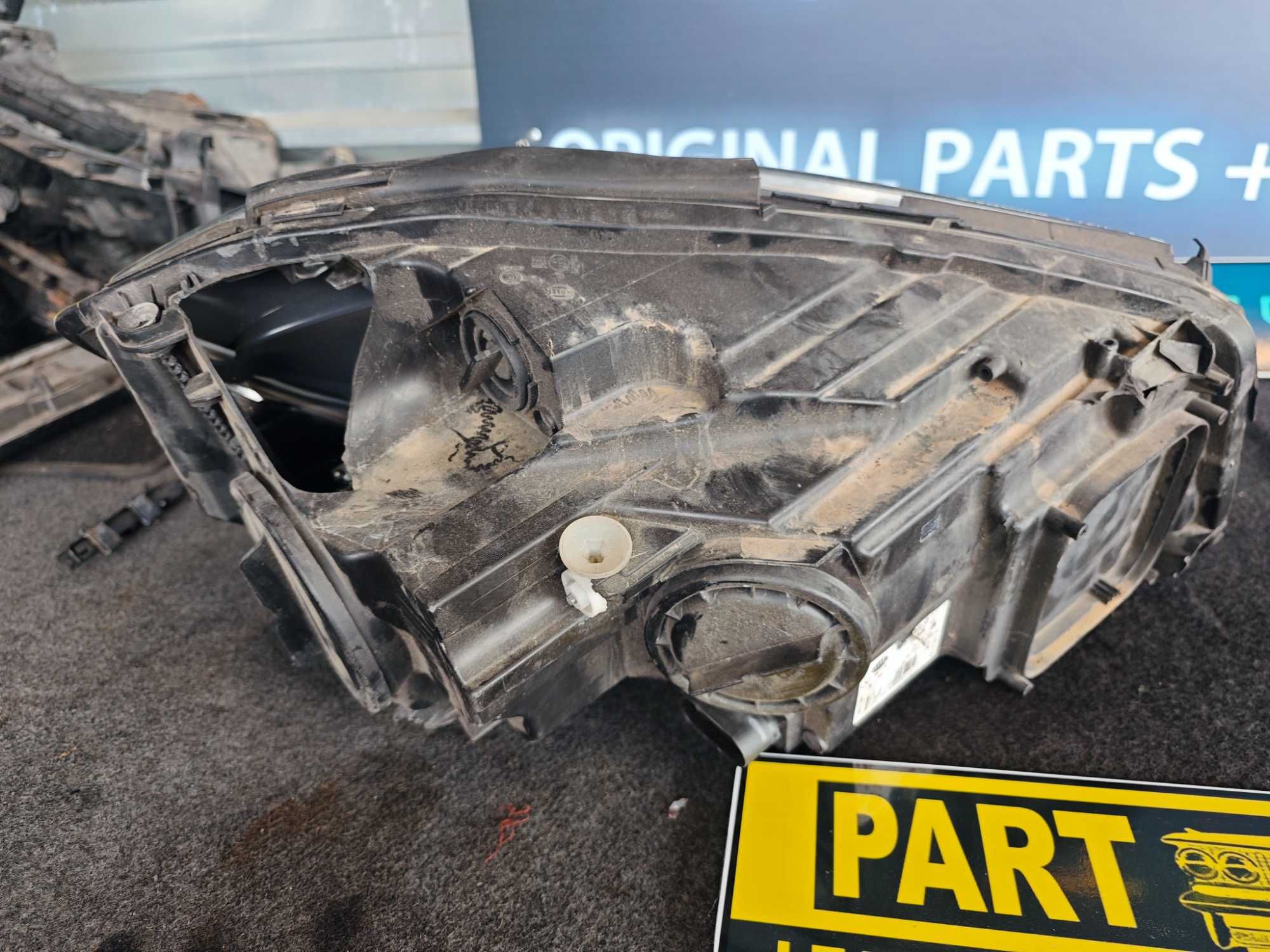 Ляв халогенен фар с дефекти Mercedes W176 Мерцедес А класа