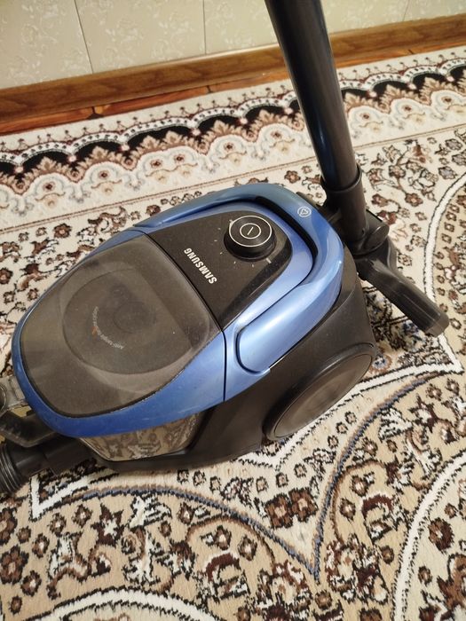 Пылесос Самсунг рабочий отлично собирает мусор