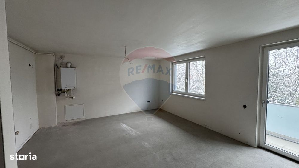 DE VÂNZARE – Apartament 3 camere, decomandat, Str. Victoriei