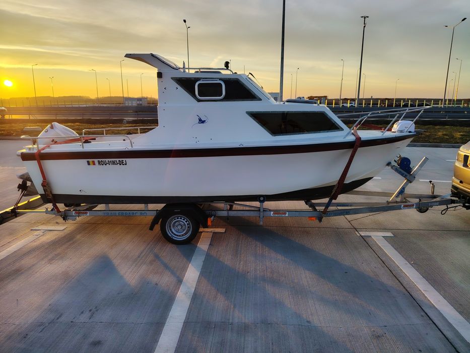 Barca cabinata, Pastenague, model Guppy 560,înmatriculată pe RO