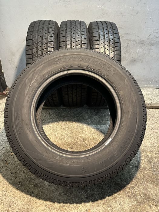 Гуми 215/70/16 PIRELLI Scorpion Winter