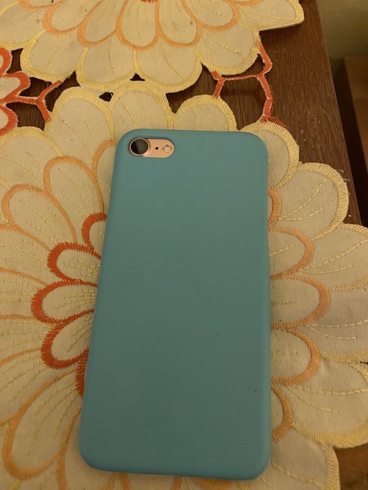 Vind iphone 7 impecabil fara accesorii