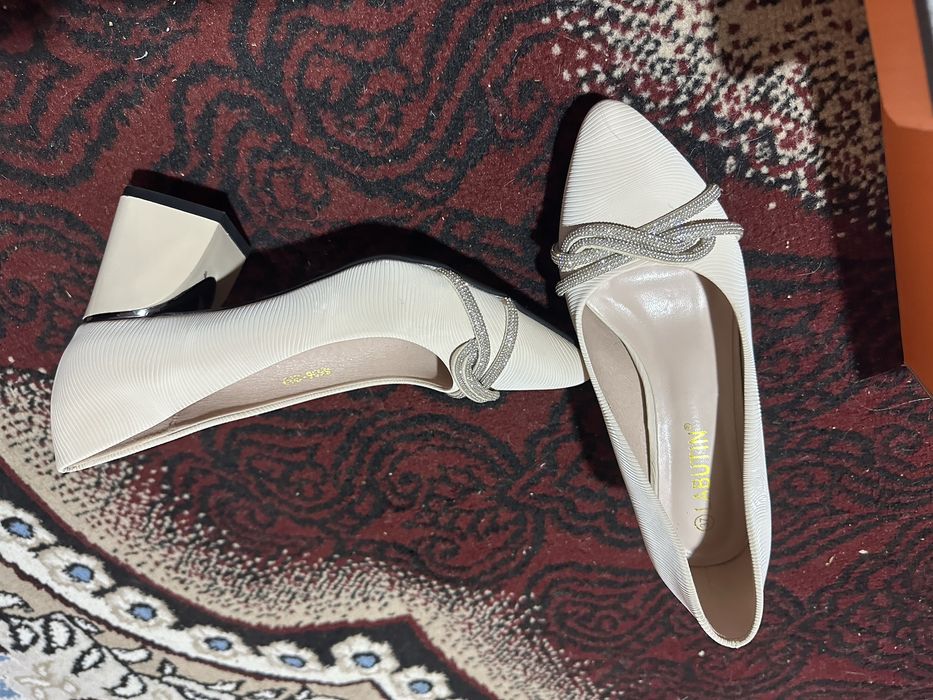 Ayollar tuflisi yangi kiyib chiqilmagan.