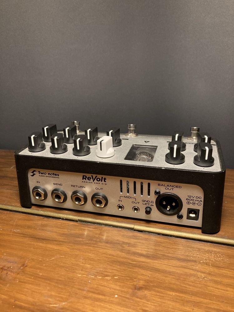 Procesor chitara Two notes Revolt amplificator pedala stomp