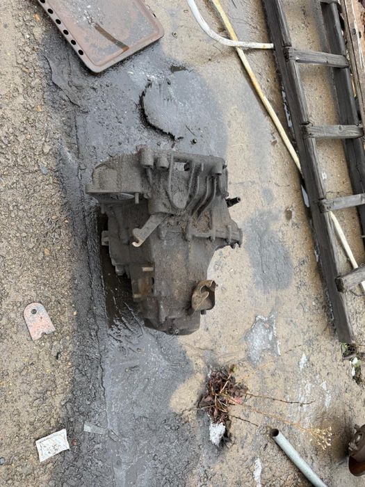 Продам кпп от ваз стартер под три болта отдам придачу чтупицу и 2 гран