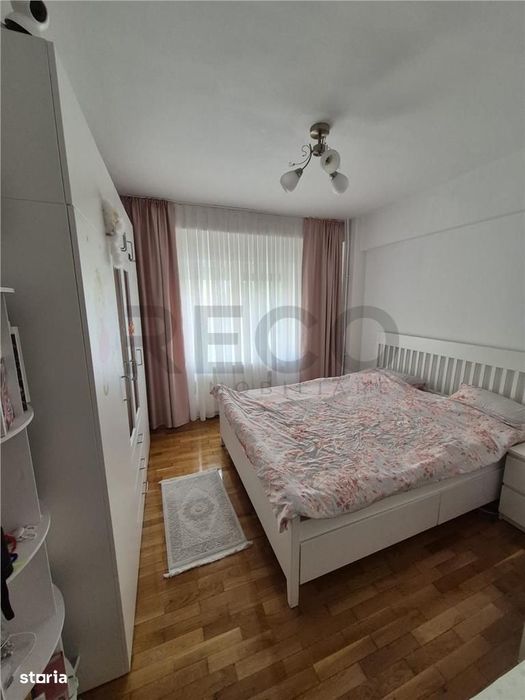 RECO Apartament 4 camere, decomandat, Bloc cu lift, Etajul 2, Zona Rog