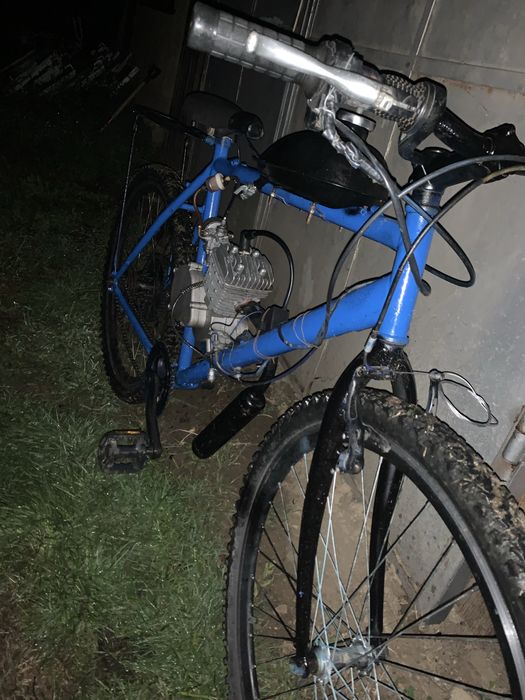 Vând bicicletă cu motor de 80