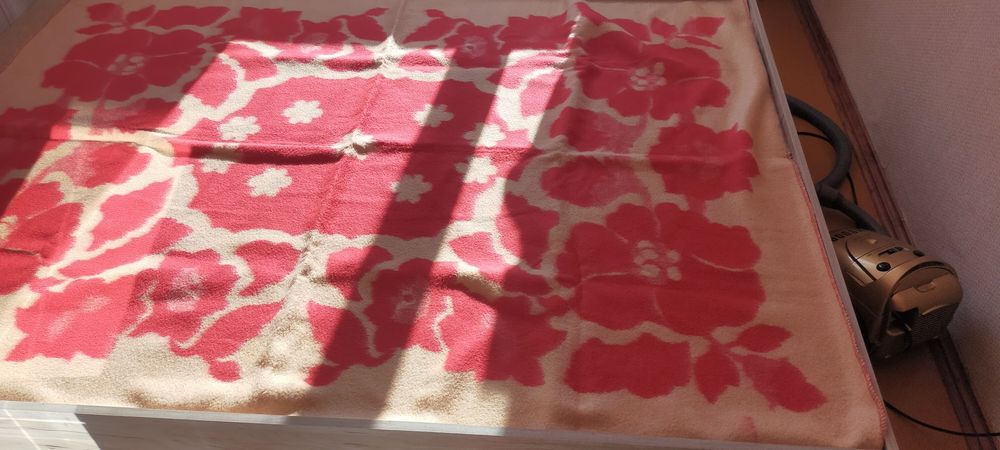 Продам одеяло шерстяное советское новое находится г.Костанай