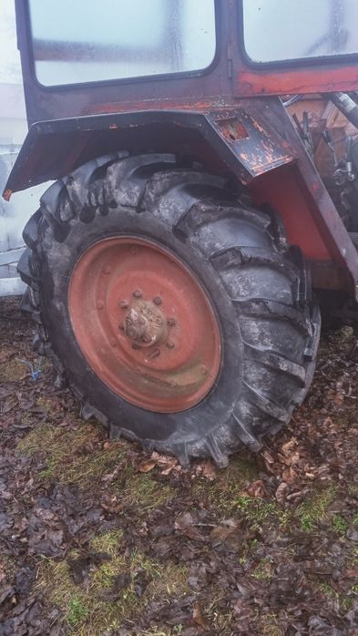 Vând tractor Zetor