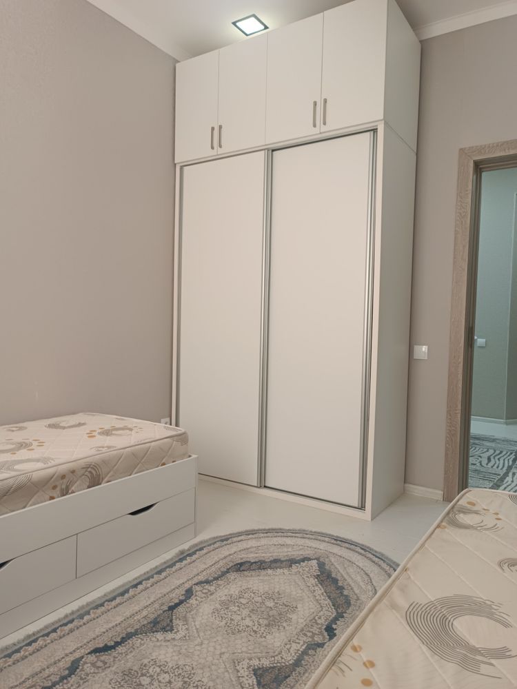 Продажа кв 3х комн 2 этаж 7 этажки с ремонтом обстановка. Улица Парке