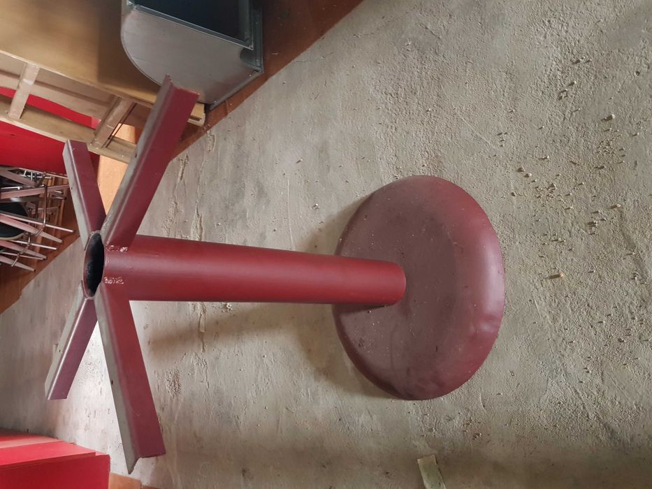 Vind picior metalic de masa