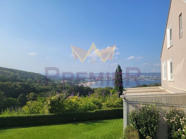 Дава се под наем Тристаен апартамент в Варна, Аспарухово - 105 кв.м за 849 € - Снимка #1