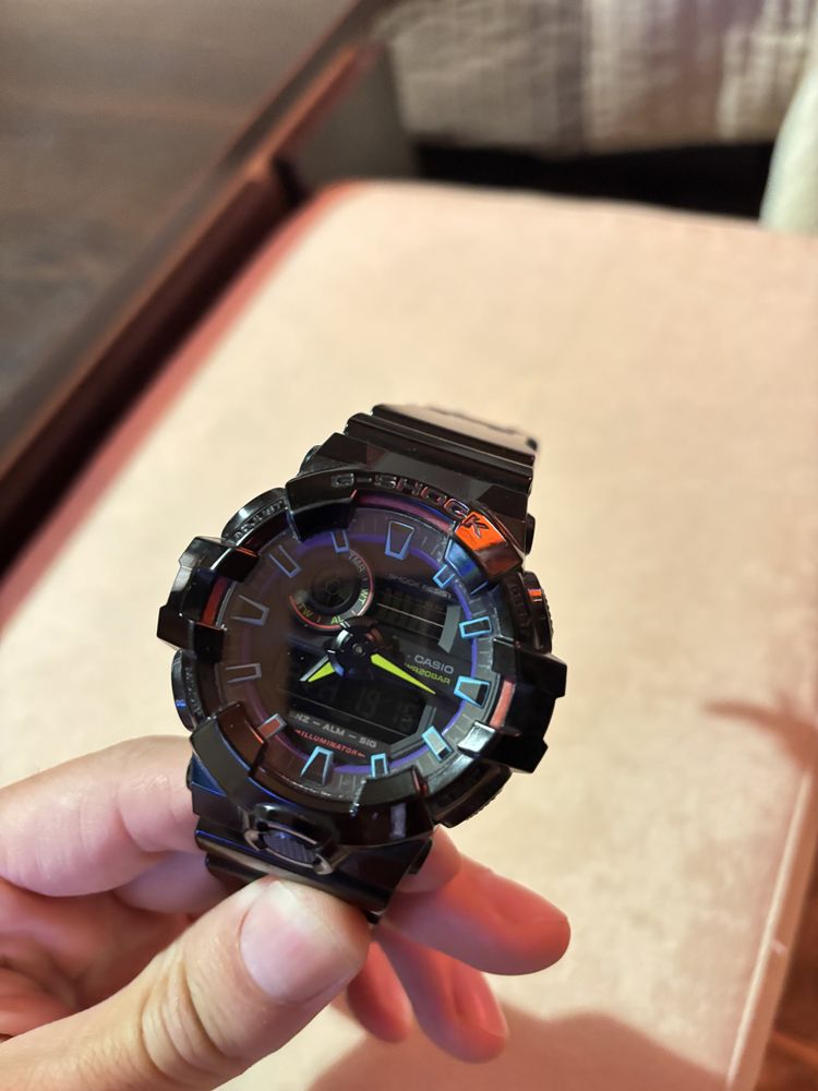 Продава се часовник casio g shock. GA-700RGB