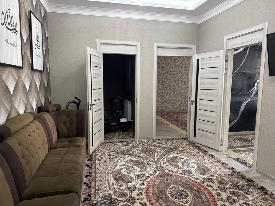 Qora qamish moyqoʻrgʻonda novostroyka sotiladi.