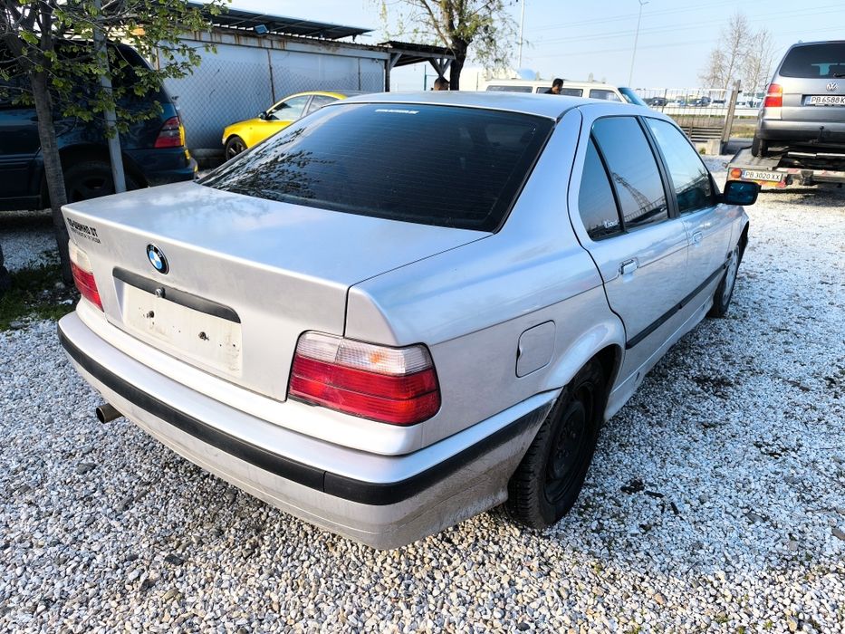 BMW Е36 1.8 на части