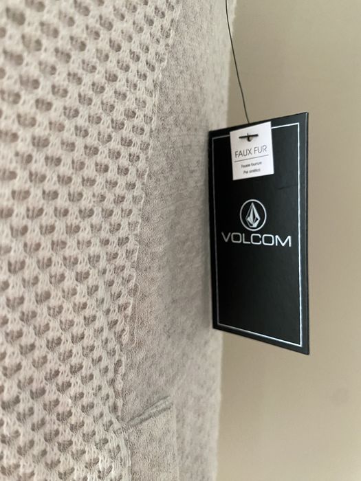 Грейка с качулка Volkom, с етикет