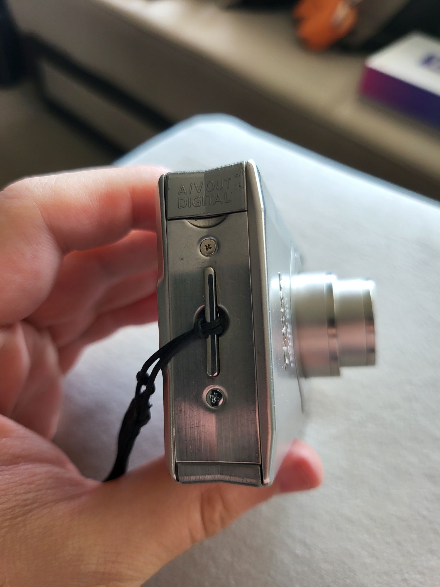 Canon Ixus 90 is