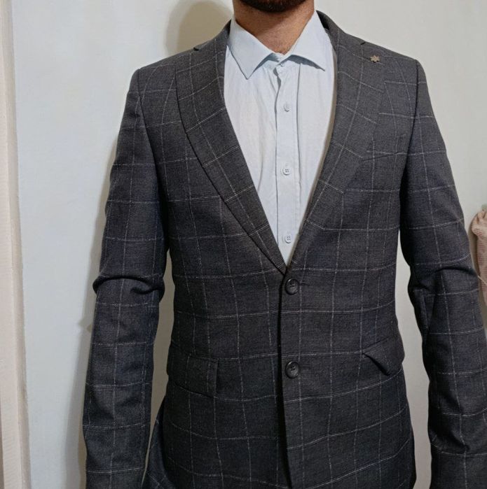 Kostyum yakka holda sotiladi