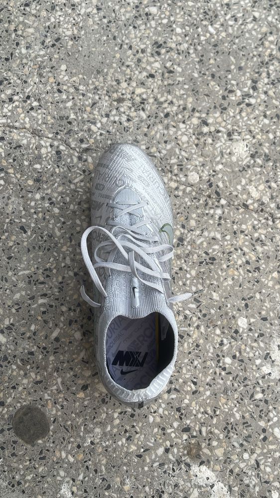 Футболни бутонки Nike Mercurial