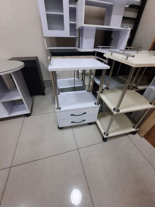 Тележка, помощница, каталка, этажерка, тумбочка на колёсиках.