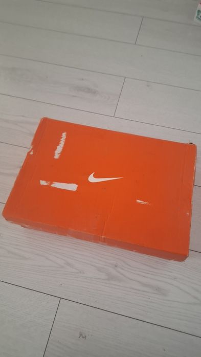 Vand adidași Nike