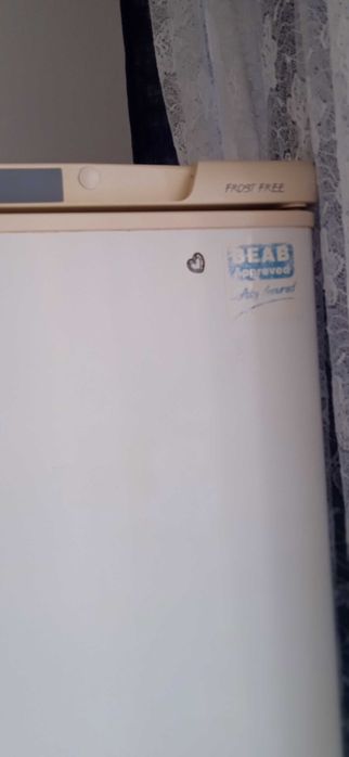 Продавам хладилник веко  ноуфрост