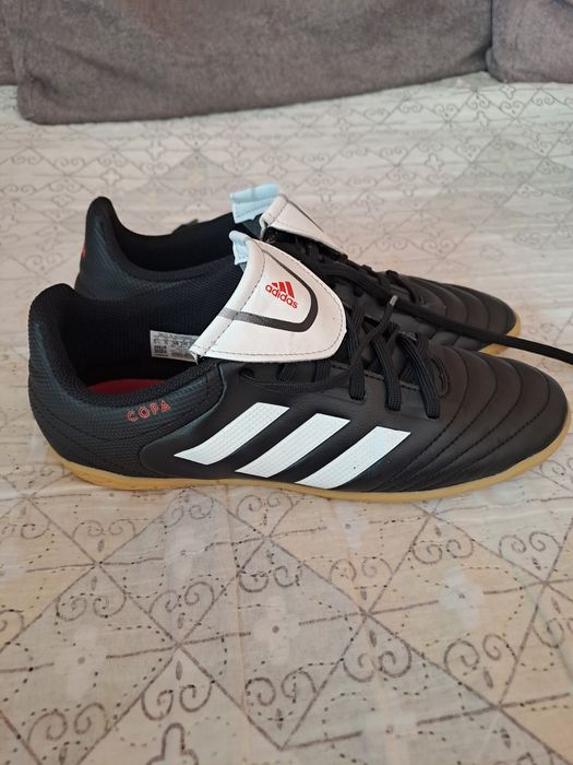 Обувки за зала adidas