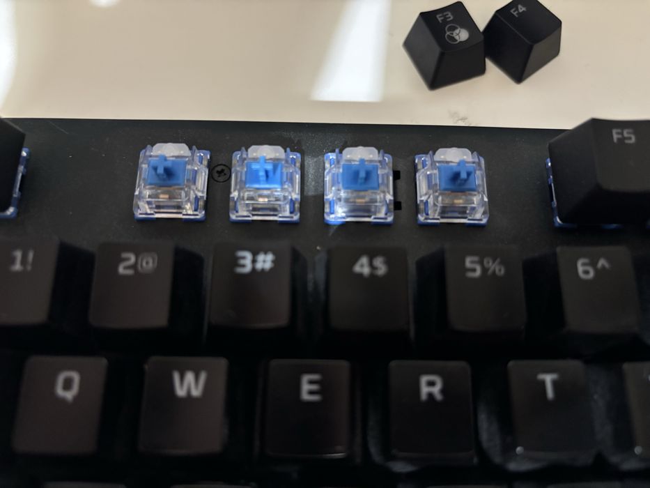 Vand tastatura mecanica hyperx alloy origins 75% seitchuri albastre
