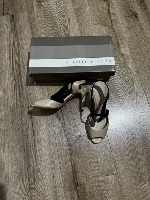 Продам босоножки