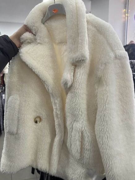 Пухено бяло палто