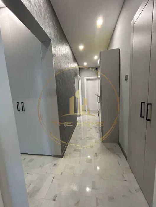 Дава се под наем Тристаен апартамент в Варна, Център - 105 кв.м за 1300 € - Снимка #6