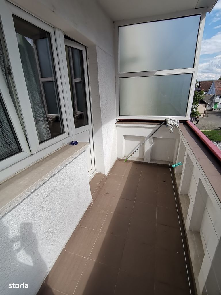 INCHIRIEZ apartament 3 camere decomandat, zona Centrala