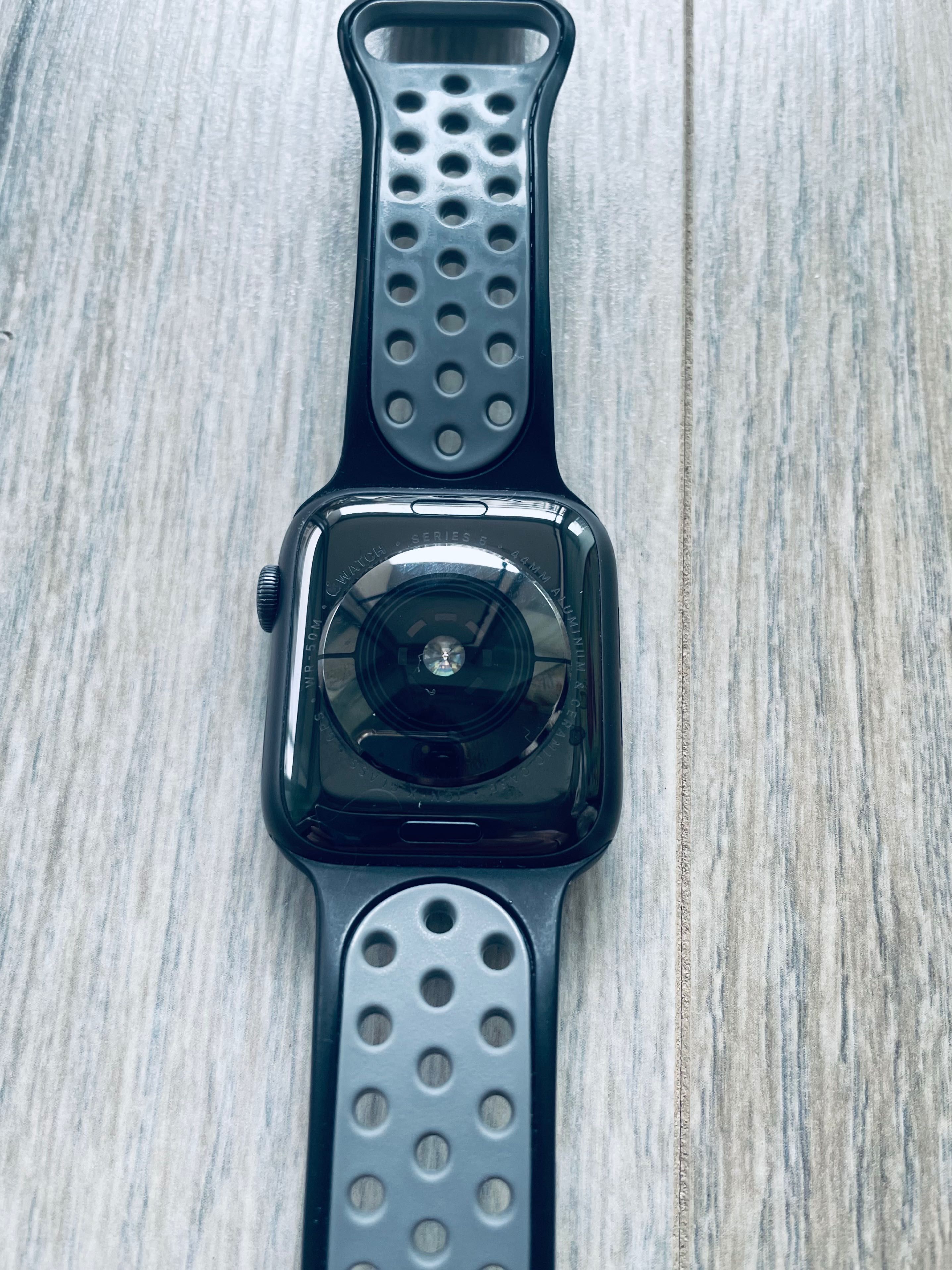 Apple watch seria 5 44mm negru aluminiu