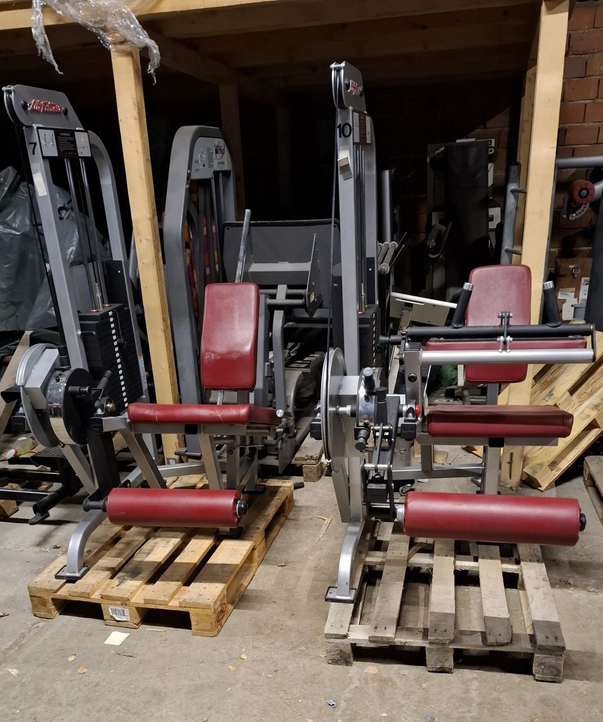 Фитнес уреди Life fitness pro1 предно и задно бедро редно изадно бедро