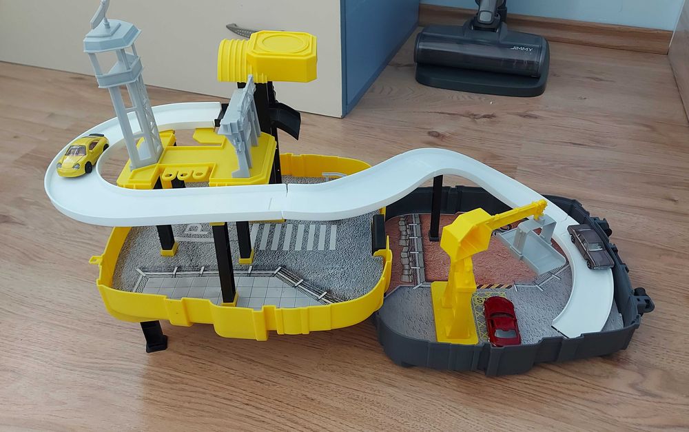 Куфар - писта за коли