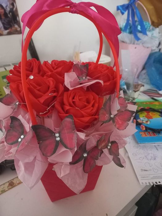 Букет светящиеся из атласной ленты и бабочек