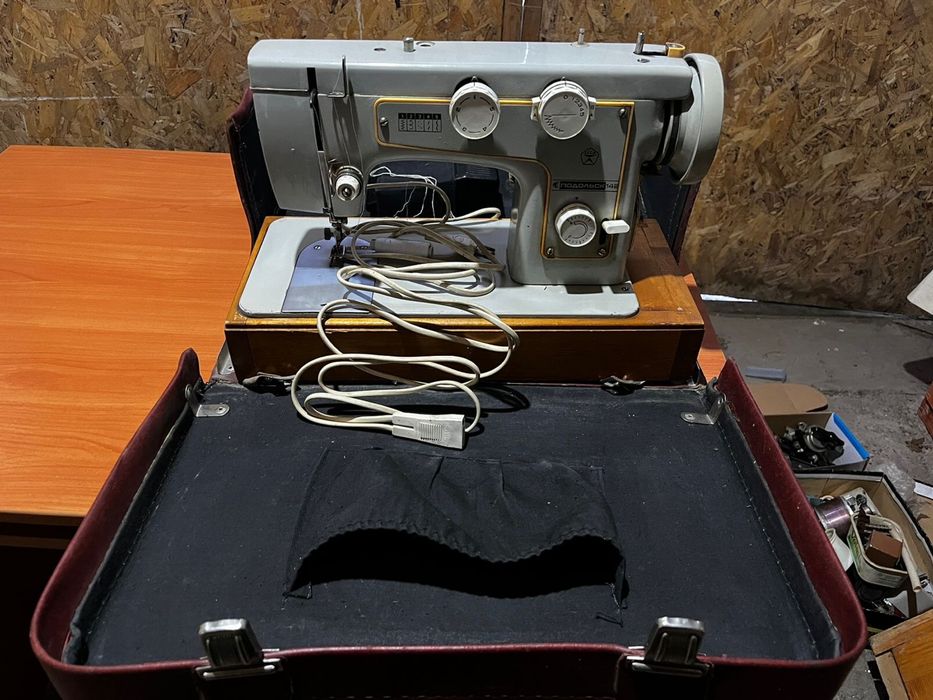 Продам швейную машину
