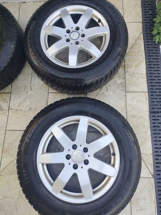 Set 4 jante Mercedes echipate cu cauciucuri aproape noi