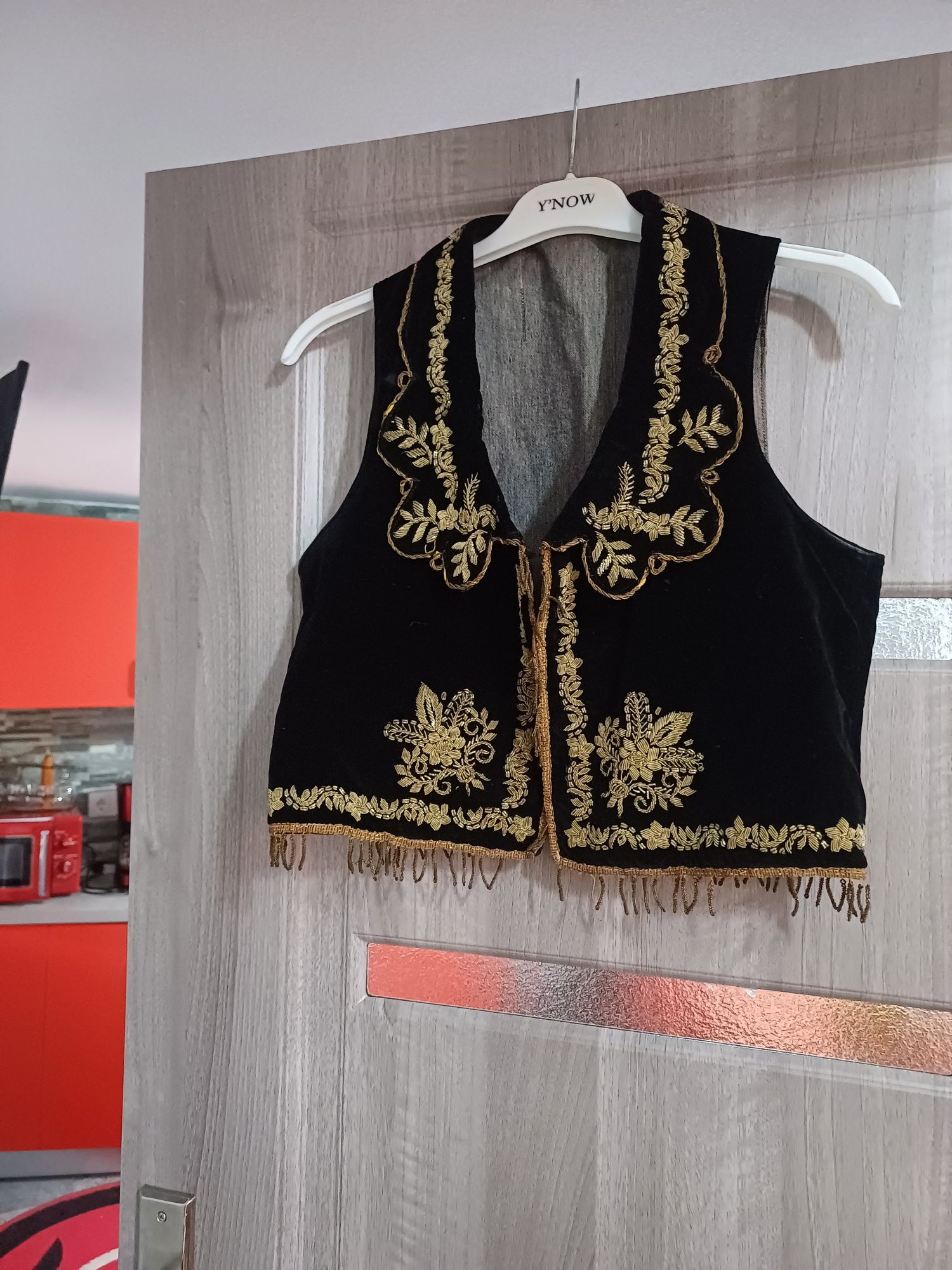 Vesta costum popular